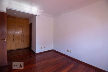 Apartamento à venda com 152m², 3 quartos e 2 vagas Apartamento à venda com 152m², 3 quartos e 2 vagasSuíte
