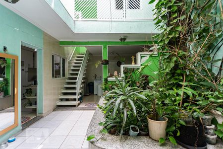 Casa à venda com 600m², 5 quartos e 3 vagas Casa à venda com 600m², 5 quartos e 3 vagasQuintal