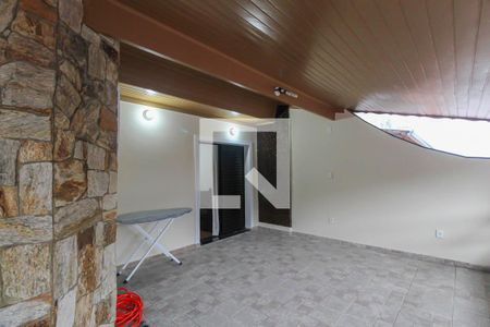 Casa à venda com 227m², 4 quartos e 4 vagasVaranda da Suite