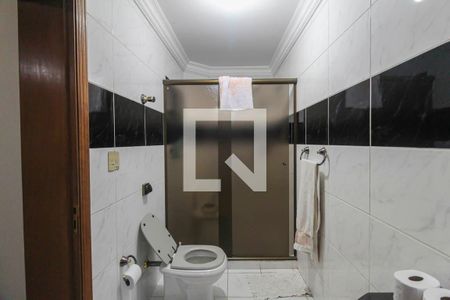 Casa à venda com 227m², 4 quartos e 4 vagasBanheiro da Suíte