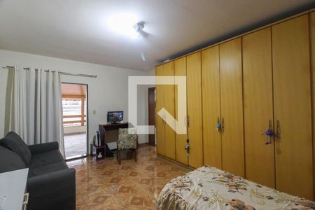 Casa à venda com 227m², 4 quartos e 4 vagasSuite