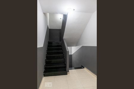 Apartamento para alugar com 40m², 1 quarto e sem vaga Apartamento para alugar com 40m², 1 quarto e sem vagaEscada