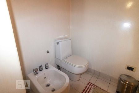 Apartamento à venda com 323m², 3 quartos e 4 vagasBanheiro da Suíte 2