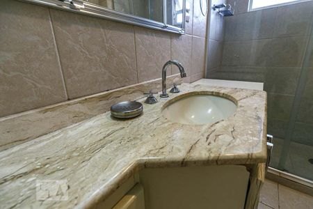 Banheiro de apartamento para alugar com 2 quartos, 78m² em Auxiliadora, Porto Alegre