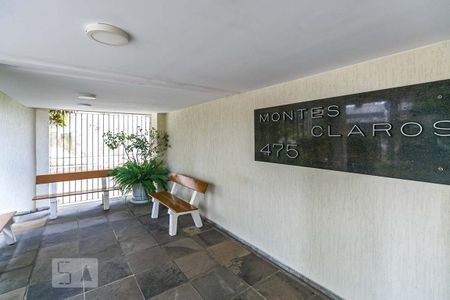 Hall de Entrada de apartamento para alugar com 2 quartos, 78m² em Auxiliadora, Porto Alegre