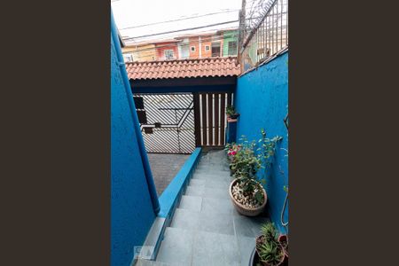 Casa à venda com 230m², 3 quartos e 6 vagasEscadas de entrada da casa