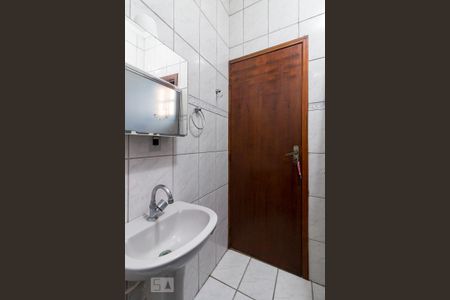 Casa à venda com 230m², 3 quartos e 6 vagasBanheiro quarto 2 suíte