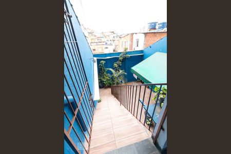 Casa à venda com 230m², 3 quartos e 6 vagasEscadas para área de serviço