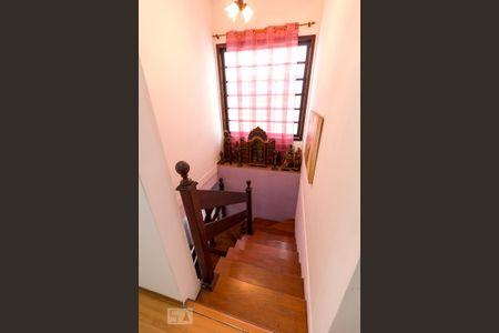 Casa à venda com 230m², 3 quartos e 6 vagasEscadas