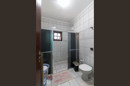 Casa à venda com 230m², 3 quartos e 6 vagasBanheiro quarto 3 suíte
