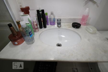 Apartamento à venda com 67m², 2 quartos e 1 vagaBanheiro Social