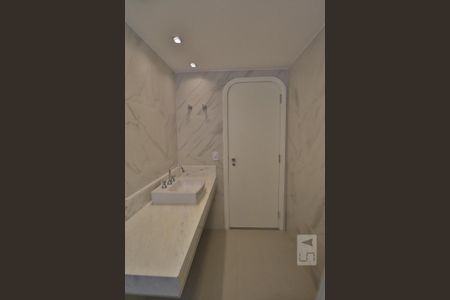 Apartamento à venda com 293m², 4 quartos e 4 vagasBanheiro da Suíte 2