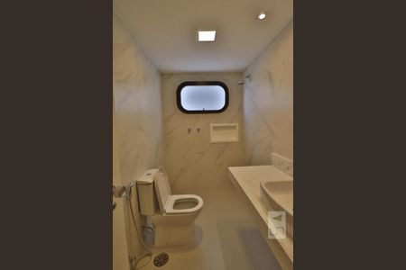 Apartamento à venda com 293m², 4 quartos e 4 vagasBanheiro da Suíte 2