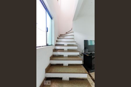 Escadas Quartos de casa à venda com 3 quartos, 142m² em Parque Vitoria, São Paulo