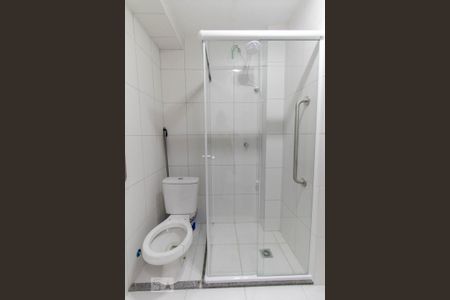 Banheiro Social de kitnet/studio para alugar com 1 quarto, 34m² em Centro, Curitiba