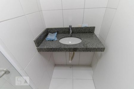 Banheiro Social de kitnet/studio para alugar com 1 quarto, 34m² em Centro, Curitiba