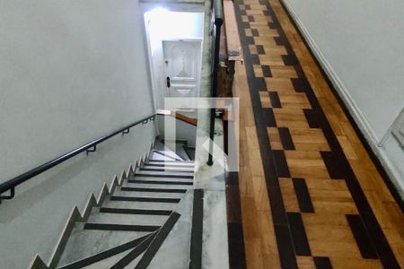 Apartamento à venda com 61m², 1 quarto e sem vagaEscada 