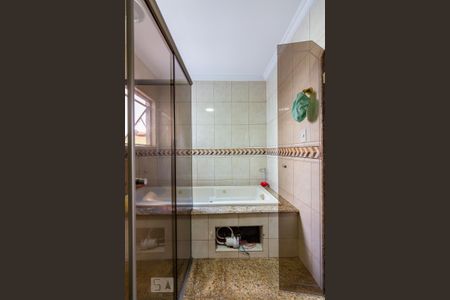 Casa para alugar com 290m², 3 quartos e 6 vagas Casa para alugar com 290m², 3 quartos e 6 vagasBanheiro da Suíte