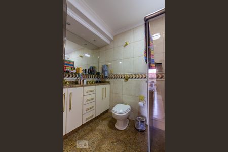 Casa para alugar com 290m², 3 quartos e 6 vagas Casa para alugar com 290m², 3 quartos e 6 vagasBanheiro da Suíte