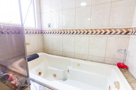 Casa para alugar com 290m², 3 quartos e 6 vagas Casa para alugar com 290m², 3 quartos e 6 vagasBanheiro da Suíte