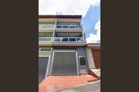 Casa para alugar com 290m², 3 quartos e 6 vagas Casa para alugar com 290m², 3 quartos e 6 vagasFachada