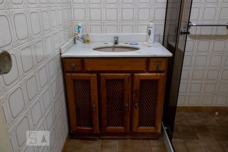 Casa à venda com 1290m², 4 quartos e 3 vagasBanheiro do Corredor