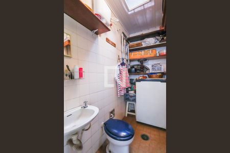 Casa à venda com 142m², 2 quartos e 2 vagas Casa à venda com 142m², 2 quartos e 2 vagasBanheiro de Serviço