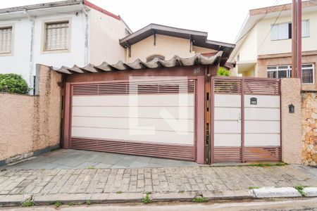 Casa à venda com 142m², 2 quartos e 2 vagas Casa à venda com 142m², 2 quartos e 2 vagasFachada