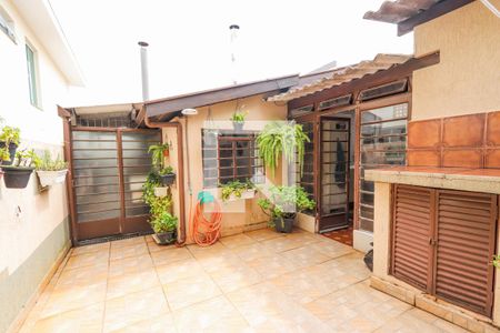 Casa à venda com 142m², 2 quartos e 2 vagas Casa à venda com 142m², 2 quartos e 2 vagasQuintal
