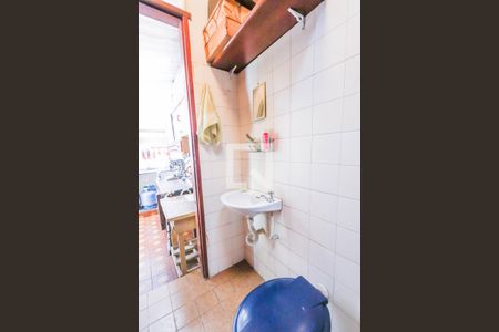 Casa à venda com 142m², 2 quartos e 2 vagas Casa à venda com 142m², 2 quartos e 2 vagasBanheiro de Serviço