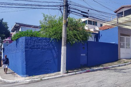 Casa à venda com 200m², 2 quartos e 1 vaga Casa à venda com 200m², 2 quartos e 1 vagaFachada