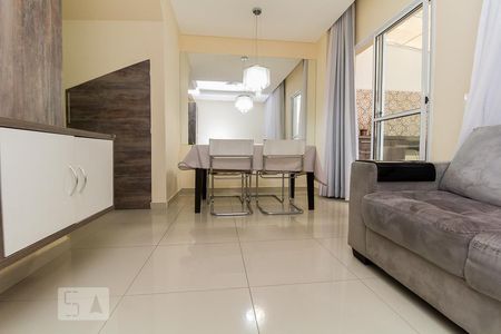 Sala/Sala de Jantar de casa de condomínio para alugar com 2 quartos, 120m² em Vila Mogilar, Mogi das Cruzes