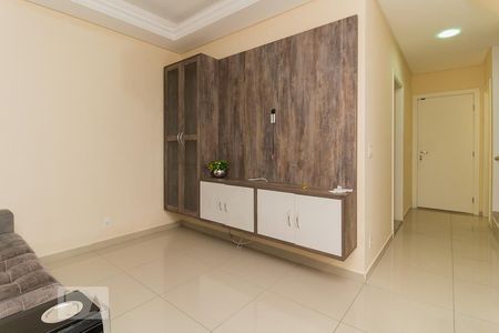 Sala de casa de condomínio para alugar com 2 quartos, 120m² em Vila Mogilar, Mogi das Cruzes