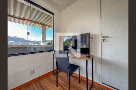 Sala de casa para alugar com 2 quartos, 90m² em Laranjeiras, Rio de Janeiro