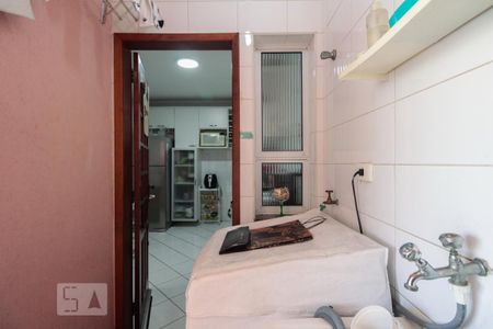 Casa de condomínio à venda com 86m², 3 quartos e 2 vagasÁrea de serviço 