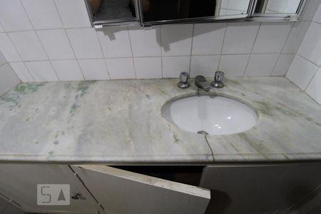 Casa à venda com 287m², 5 quartos e 6 vagasBanheiro da suíte do Quarto 5