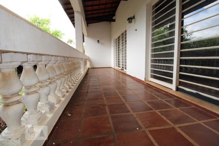 Casa à venda com 287m², 5 quartos e 6 vagasVaranda