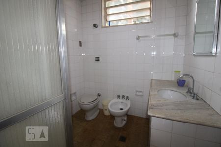 Casa à venda com 287m², 5 quartos e 6 vagasBanheiro da Suíte do Quarto 4