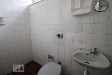 Casa à venda com 287m², 5 quartos e 6 vagasBanheiro de Serviço