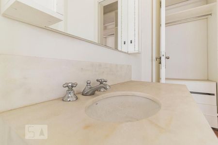 Apartamento à venda com 283m², 2 quartos e 1 vagaBanheiro da Suíte 1 - Pia