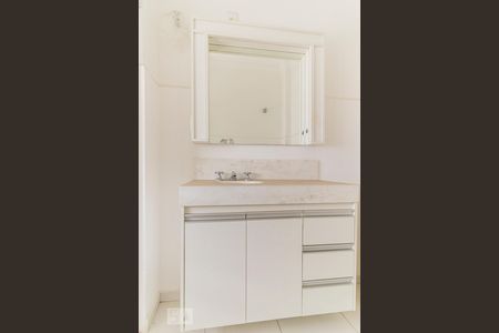 Apartamento à venda com 283m², 2 quartos e 1 vagaBanheiro da Suíte 1 - Armário