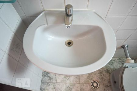 Casa para alugar com 137m², 3 quartos e 2 vagas Casa para alugar com 137m², 3 quartos e 2 vagasPia do banheiro da suíte