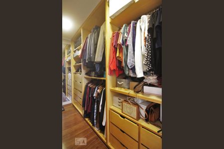 Apartamento à venda com 185m², 3 quartos e 3 vagasCloset