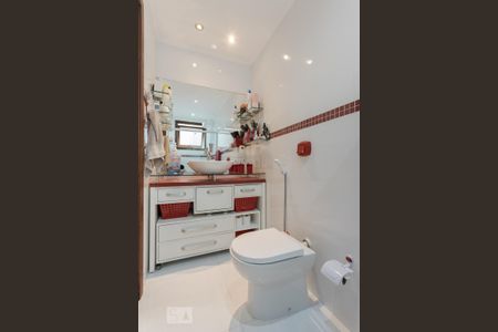 Apartamento à venda com 125m², 3 quartos e 3 vagas Apartamento à venda com 125m², 3 quartos e 3 vagasBanheiro da Suíte 1