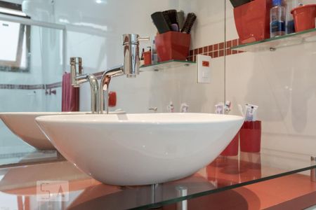 Apartamento à venda com 125m², 3 quartos e 3 vagas Apartamento à venda com 125m², 3 quartos e 3 vagasBanheiro da Suíte 1