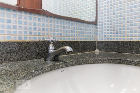 Casa de condomínio à venda com 185m², 3 quartos e 4 vagas Casa de condomínio à venda com 185m², 3 quartos e 4 vagasBanheiro da suíte