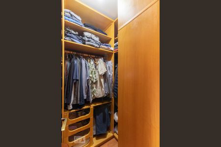 Casa de condomínio à venda com 400m², 3 quartos e 2 vagasCloset da suíte 1