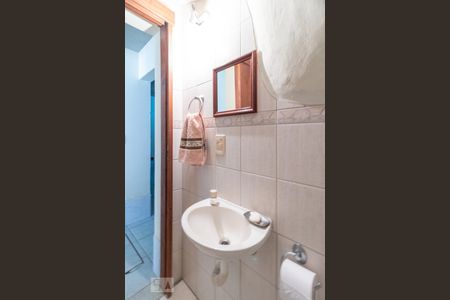 Casa de condomínio à venda com 400m², 3 quartos e 2 vagasBanheiro de Serviço