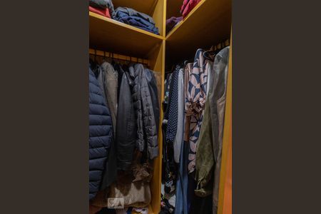 Casa de condomínio à venda com 400m², 3 quartos e 2 vagasCloset da suíte 1