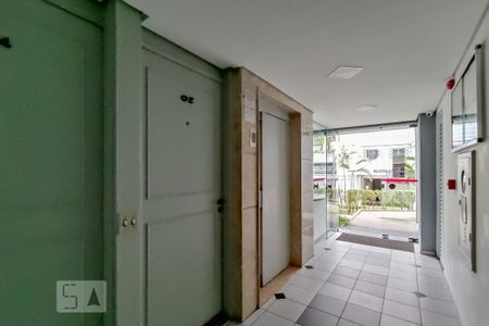 Apartamento para alugar com 65m², 2 quartos e 1 vaga Apartamento para alugar com 65m², 2 quartos e 1 vagaHall de Entrada